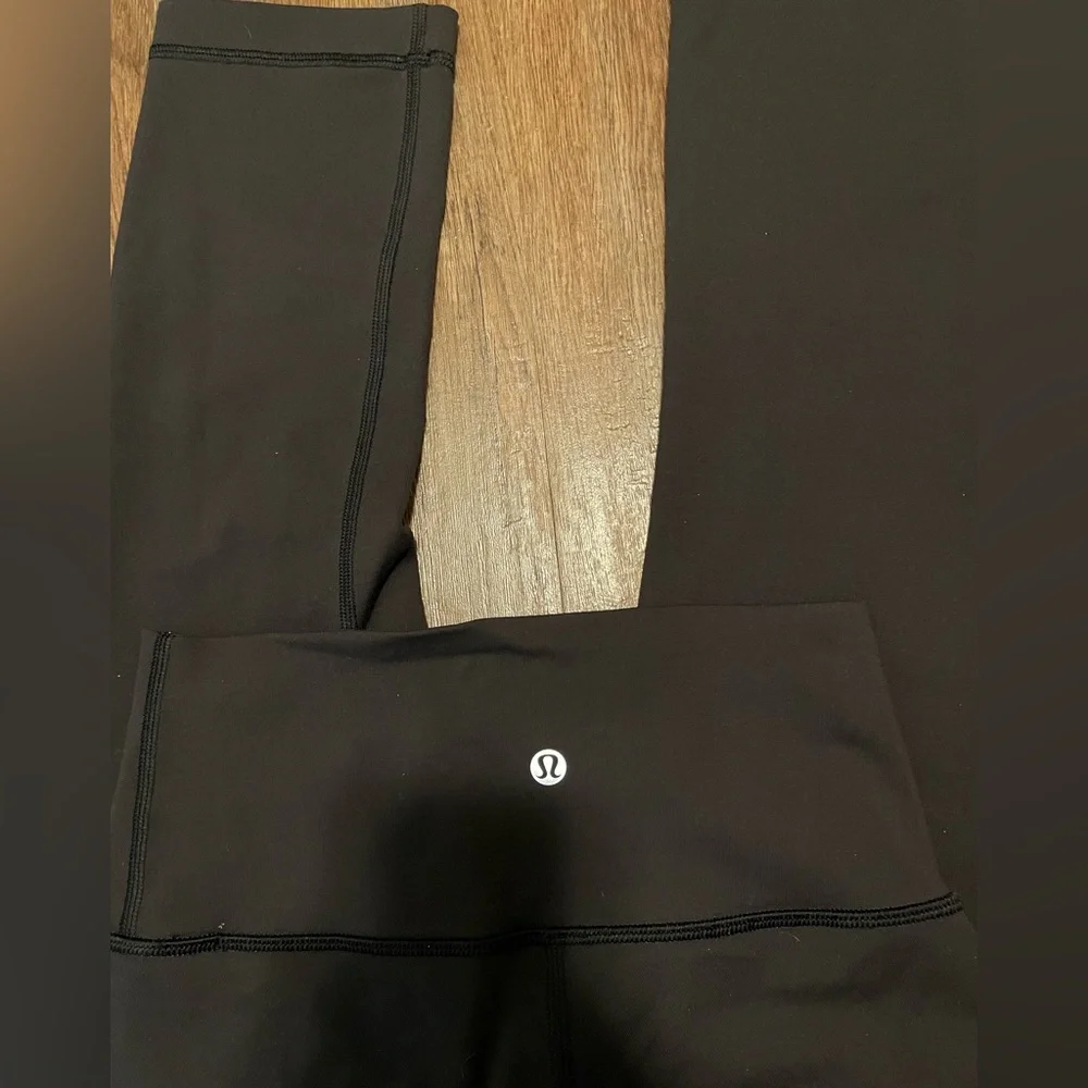 Lululemon crops - Picture 2 of 2